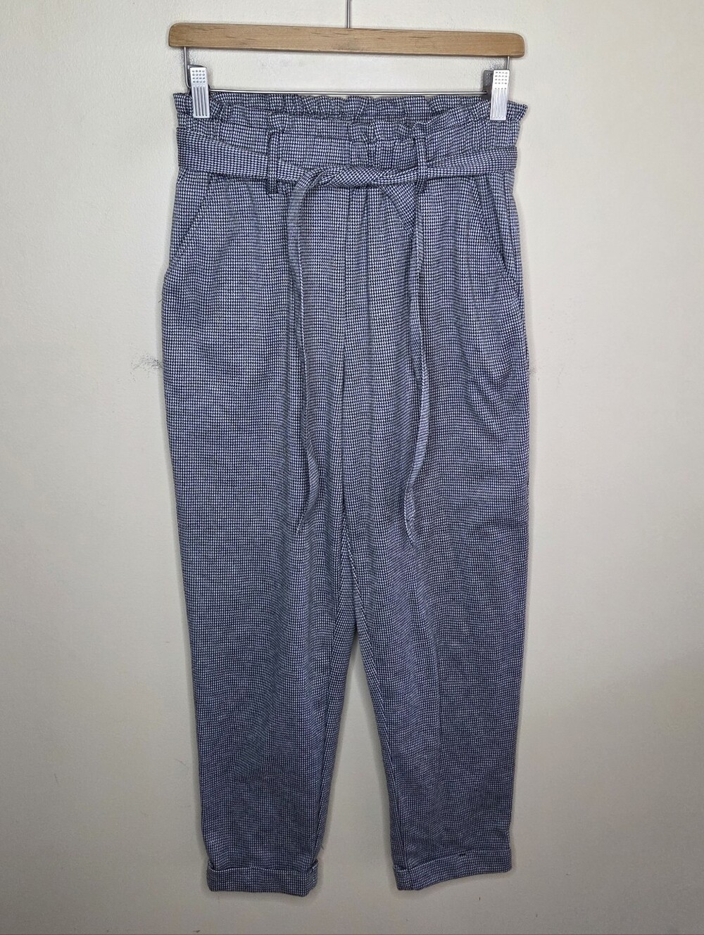 Kohl's Black White Herringbone Paper Bag Waist Cropped Cuffed Pants Size Medium